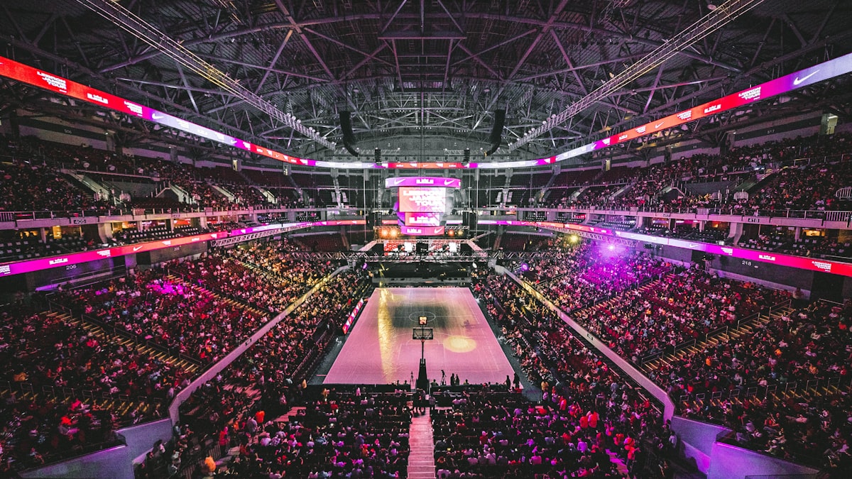 Basketball court framing illustrating the conference-finals stage where the Spurs and Thunder split Games 1 and 2