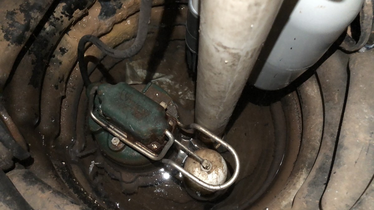 Submersible sump pump and float switch inside a basement sump pit